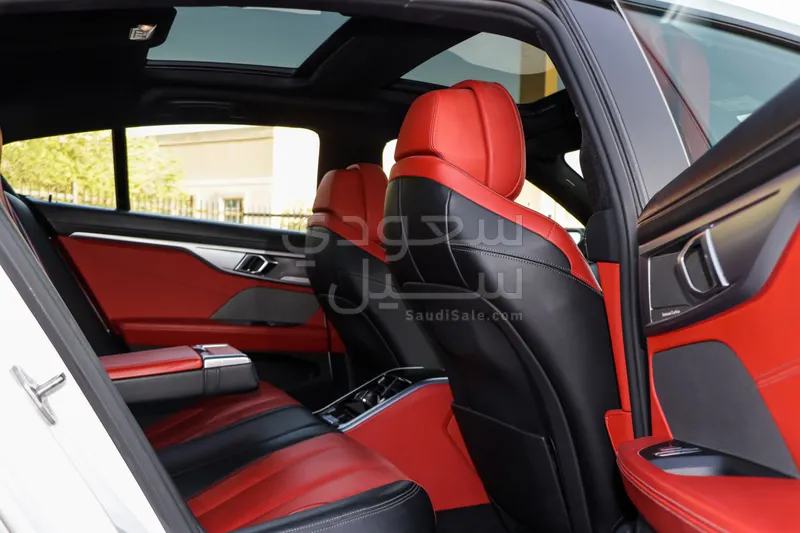 2020 بي ام دبليو الفئة الثامنة إم 850 أي