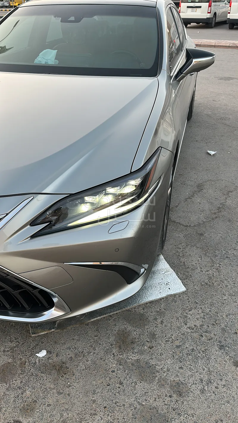 2023 لكزس جي إس 350