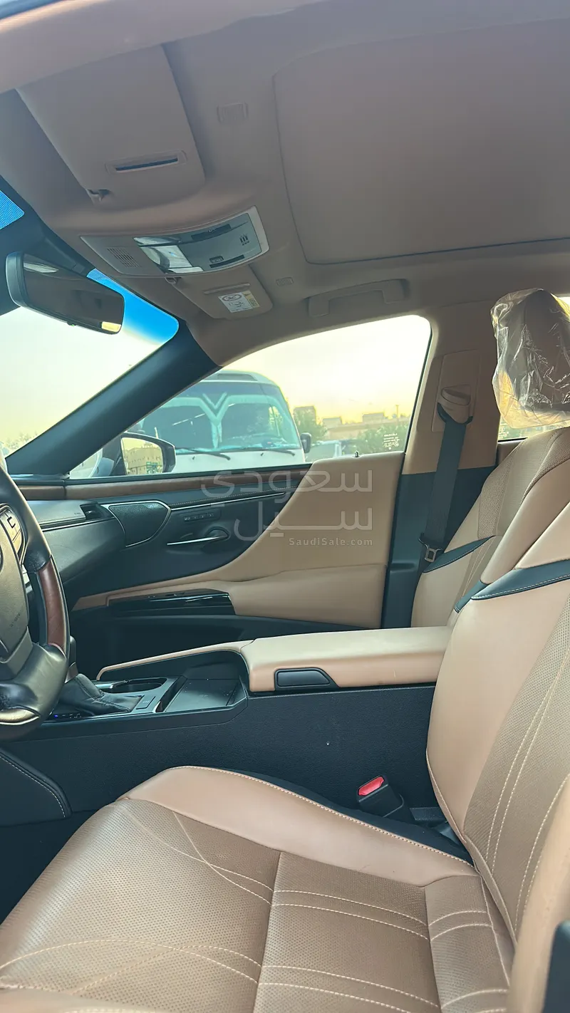 2023 لكزس جي إس 350