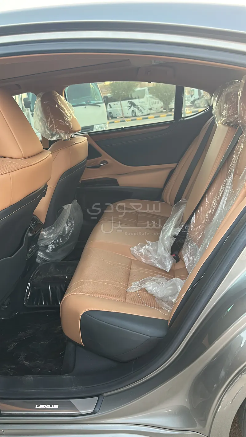 2023 لكزس جي إس 350