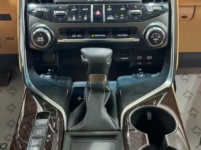 2025 لكزس إل إكس 600
