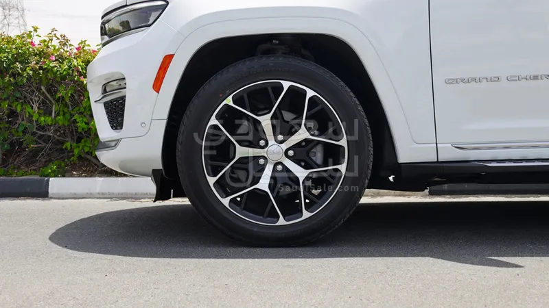 2025 Jeep Grand Cherokee Summit