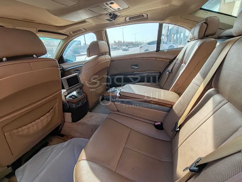 2005 بي ام دبليو الفئة السابعة 745 إل أي