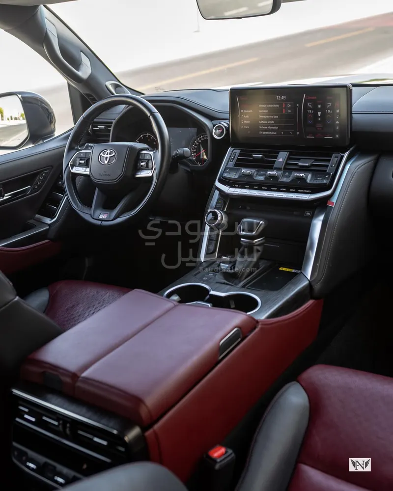 2022 Toyota Land Cruiser GR sport