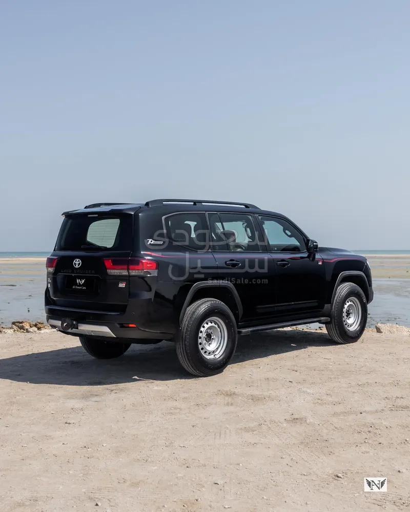 2022 Toyota Land Cruiser GR sport