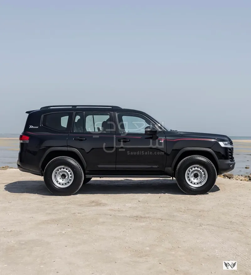 2022 Toyota Land Cruiser GR sport
