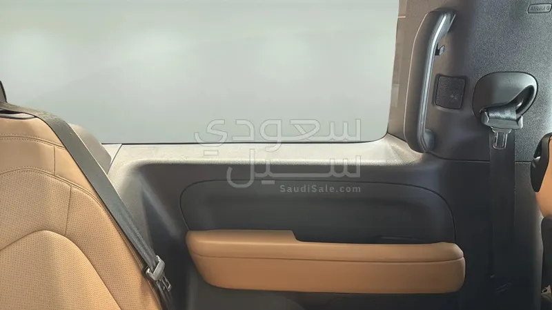 2025 لاند روفر ديفيندر اتش اس اي