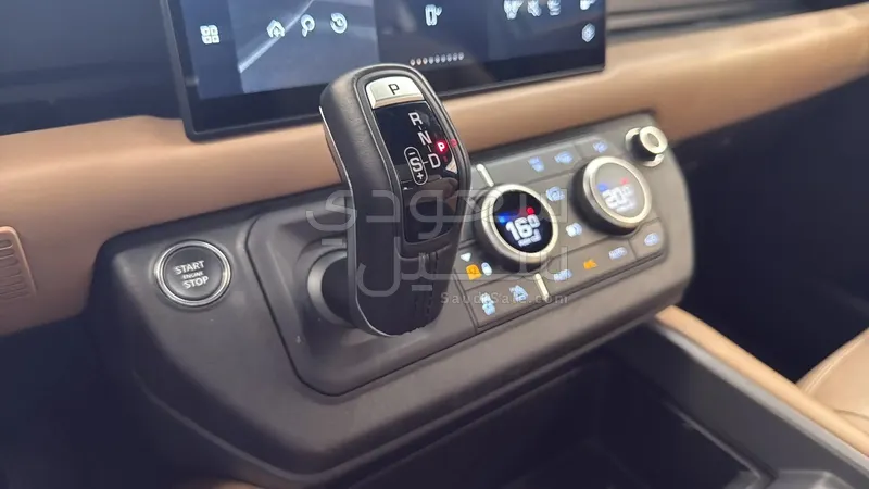 2025 لاند روفر ديفيندر اتش اس اي