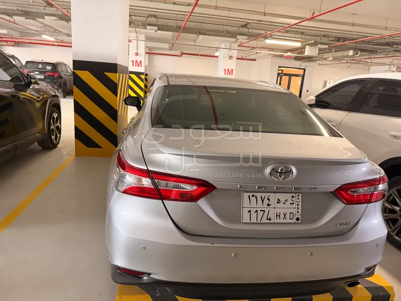 2019 تويوتا كامري جي ال اي