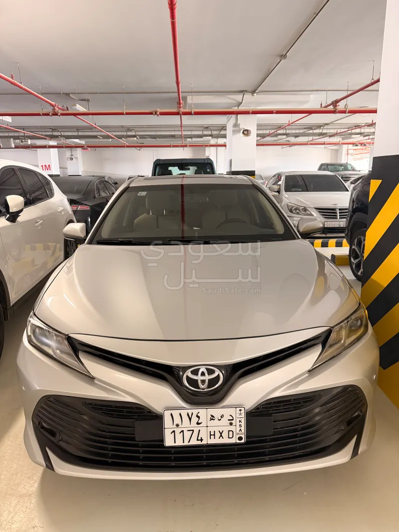 2019 تويوتا كامري جي ال اي