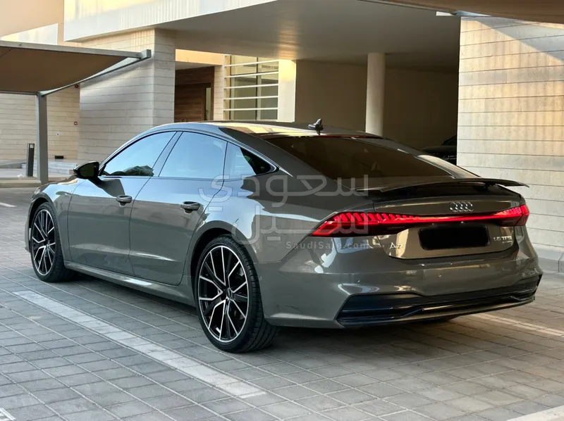 2023 اودي اي 7 55 تي اف اس اي
