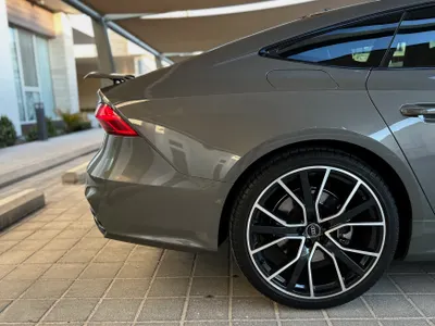 2023 اودي اي 7 55 تي اف اس اي