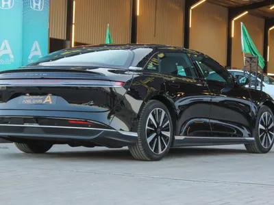 2025 لوسيد اير بيور