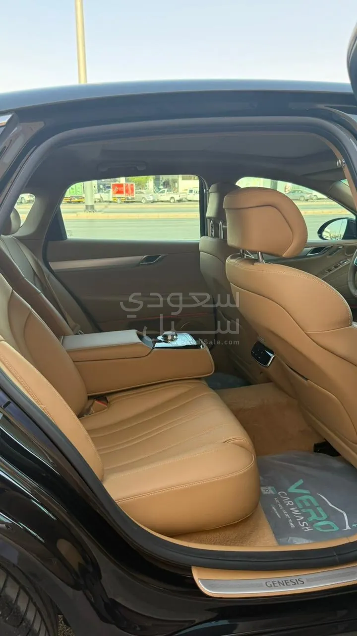 2025 جينيسيس جي 80