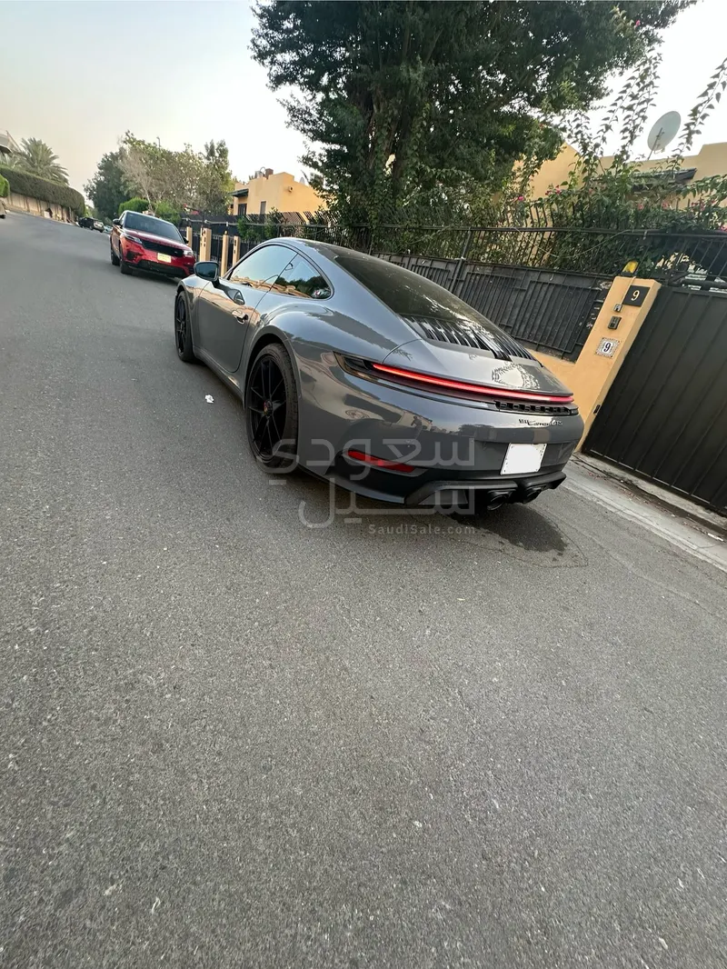 2025 بورش 911 كاريرا جي تي اس