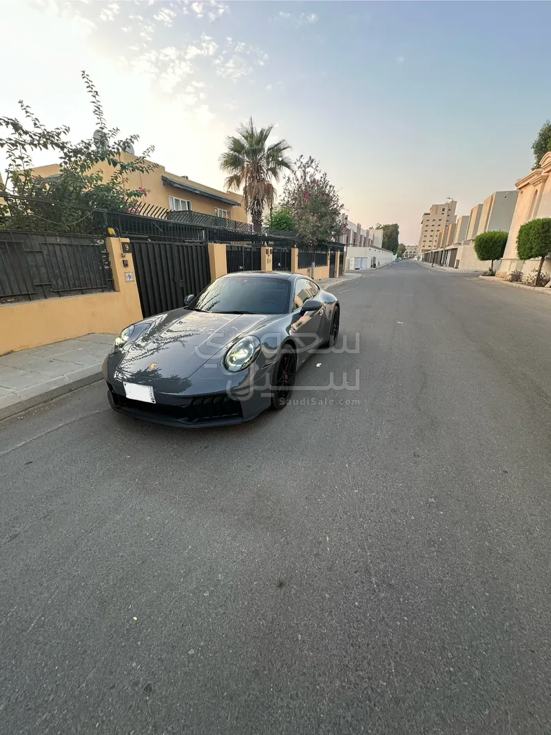 2025 بورش 911 كاريرا جي تي اس