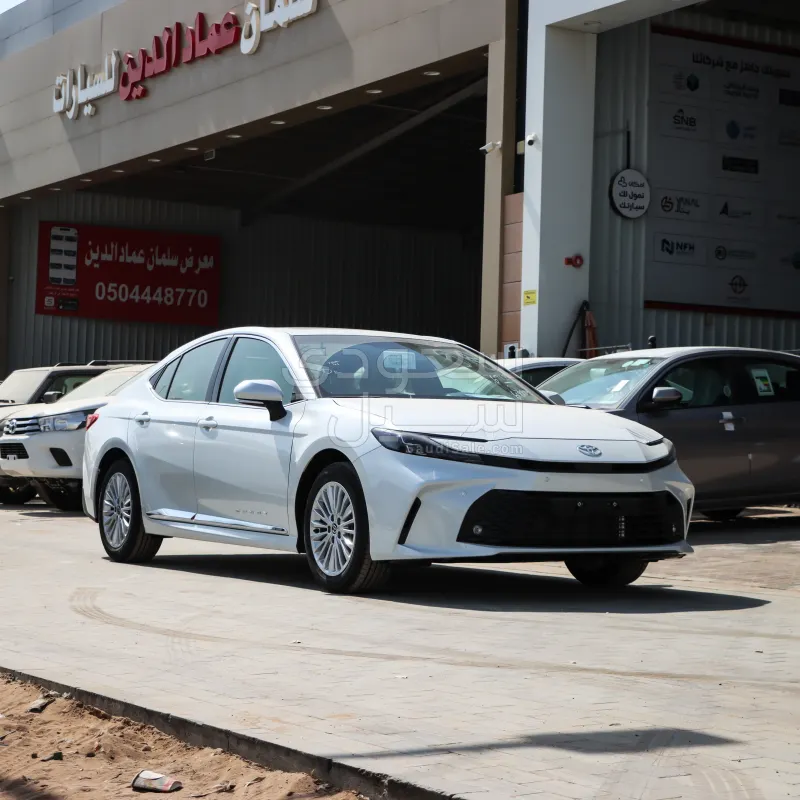 2025 تويوتا كامري ال اي