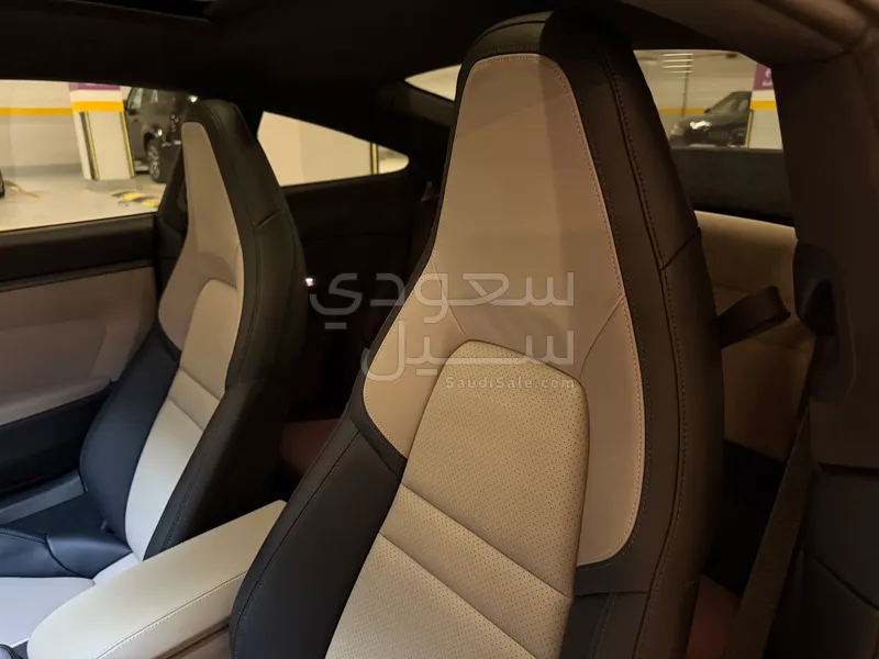 2025 بورش 911 كاريرا