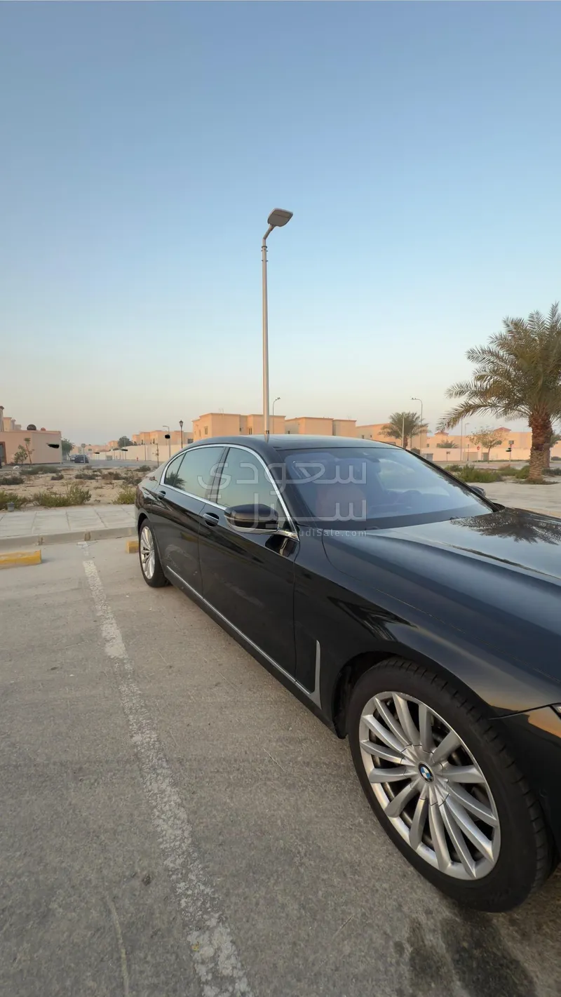 2022 بي ام دبليو الفئة السابعة 730 إل أي