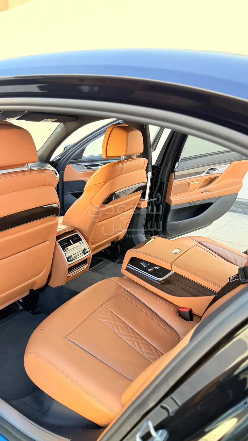 2022 بي ام دبليو الفئة السابعة 730 إل أي