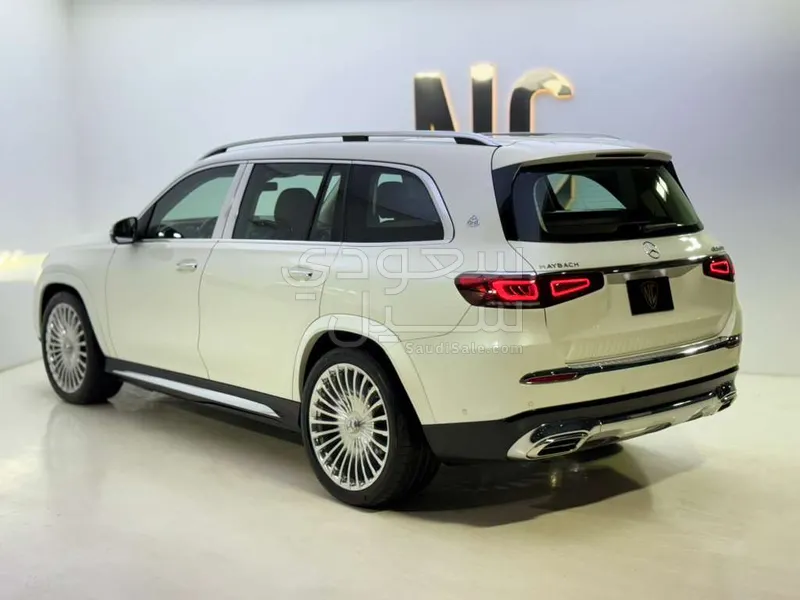 2022 مرسيدس - بنز جي إل إس 600 مايباخ