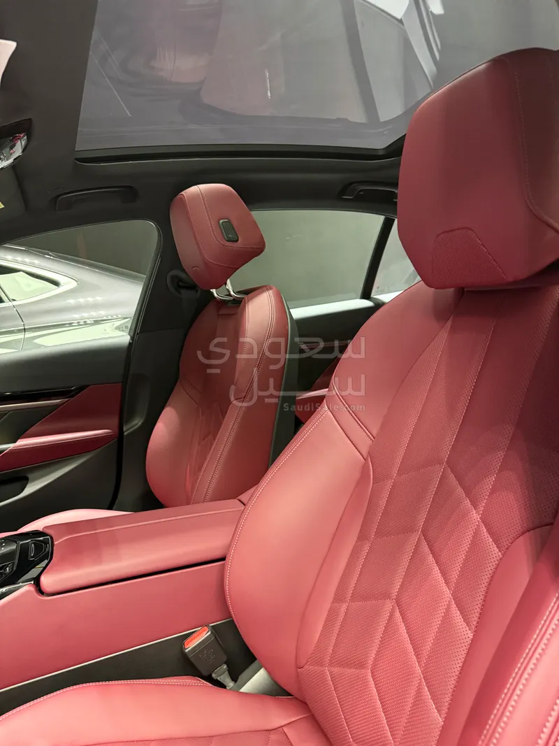 2024 بي ام دبليو الفئة الخامسة 520 أي إم كت