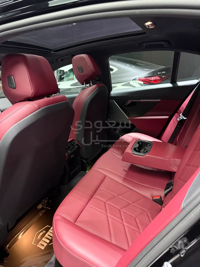 2024 بي ام دبليو الفئة الخامسة 520 أي إم كت