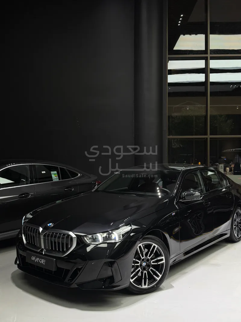 2024 بي ام دبليو الفئة الخامسة 520 أي إم كت