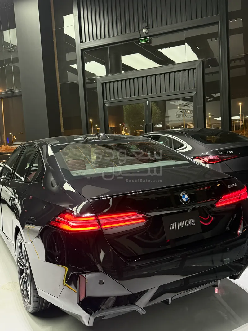 2024 بي ام دبليو الفئة الخامسة 520 أي إم كت