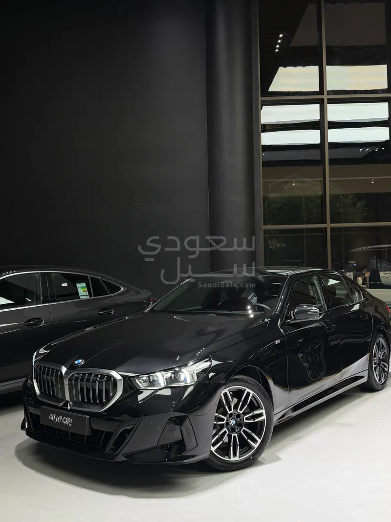 2024 بي ام دبليو الفئة الخامسة 520 أي إم كت