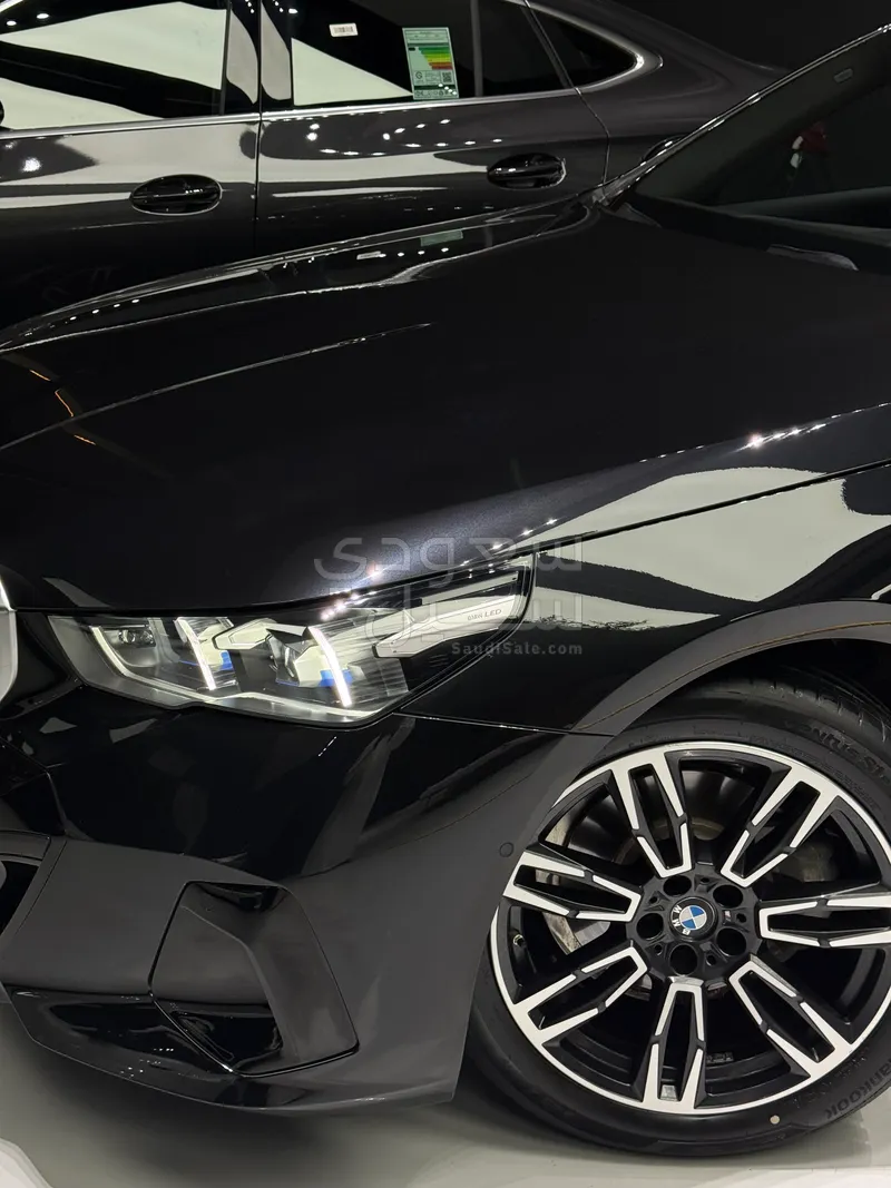 2024 بي ام دبليو الفئة الخامسة 520 أي إم كت