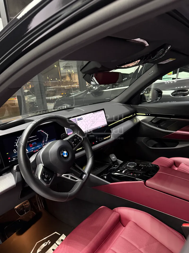 2024 بي ام دبليو الفئة الخامسة 520 أي إم كت