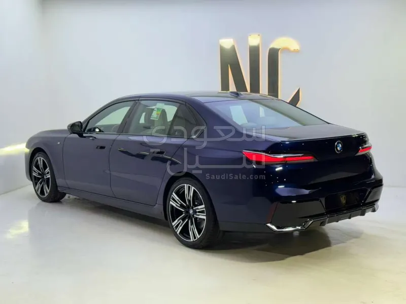 2026 بي ام دبليو الفئة السابعة 735أي