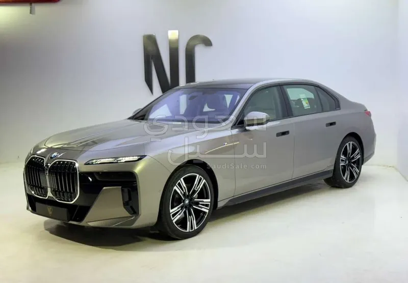 2026 بي ام دبليو الفئة السابعة 735أي