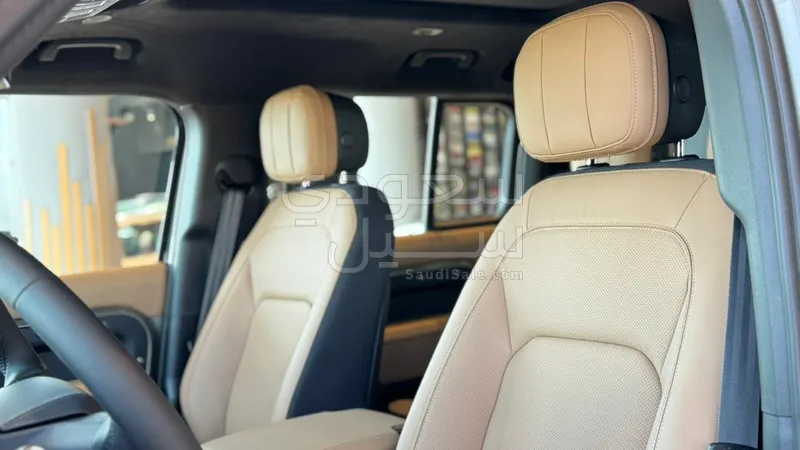 2025 لاند روفر ديفيندر اكس داينمك