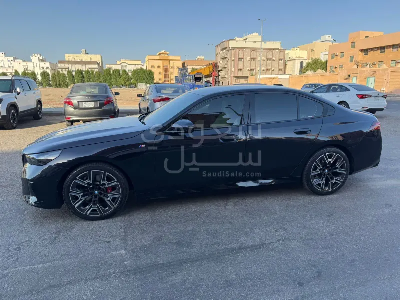 2025 BMW 5 Series 520i