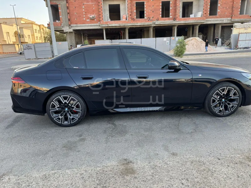 2025 BMW 5 Series 520i