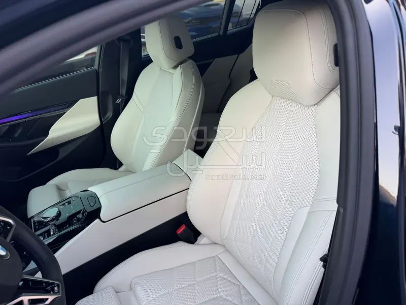 2025 BMW 5 Series 520i