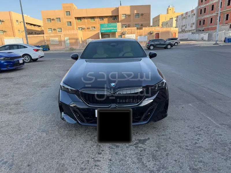 2025 BMW 5 Series 520i