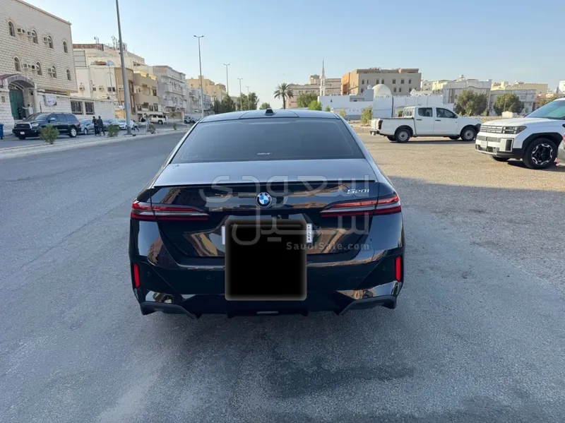 2025 BMW 5 Series 520i