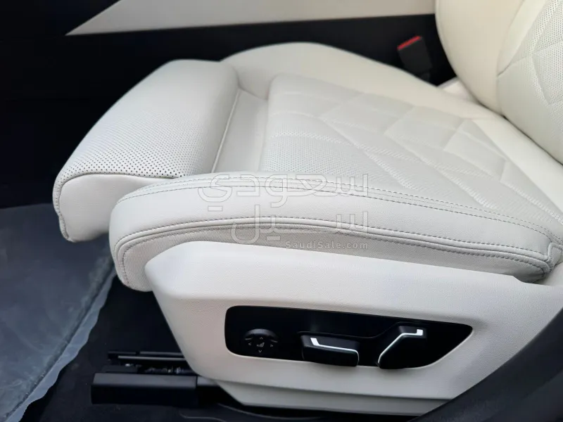 2025 BMW 5 Series 520i