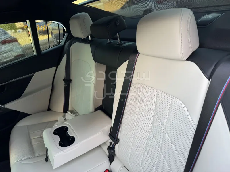 2025 BMW 5 Series 520i