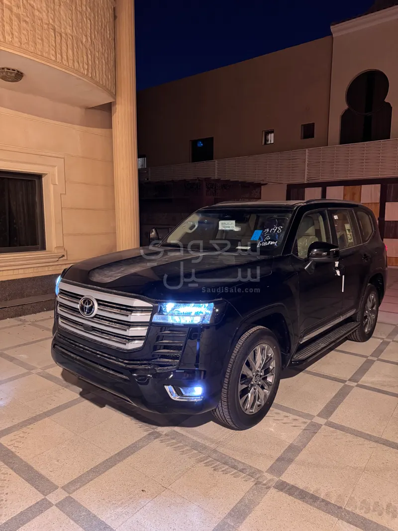 2025 Toyota Land Cruiser GXR 4