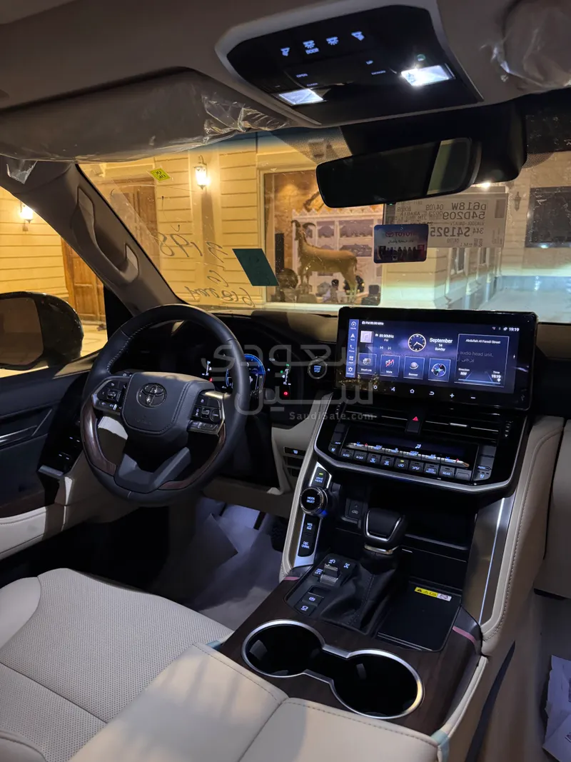 2025 Toyota Land Cruiser GXR 4