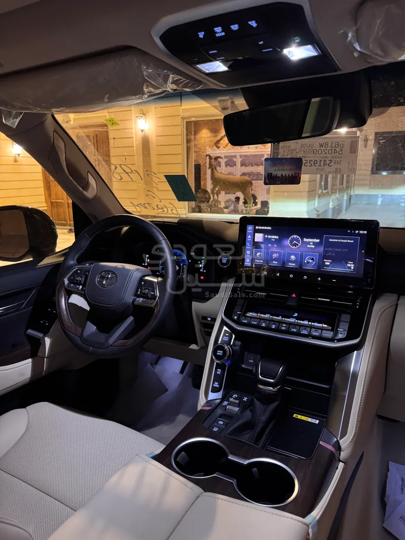 2025 Toyota Land Cruiser GXR 4