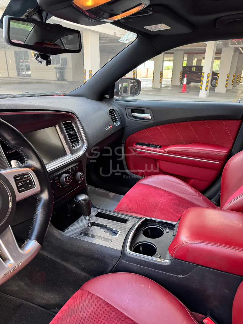 2014 دودج تشارجر اس ار تي