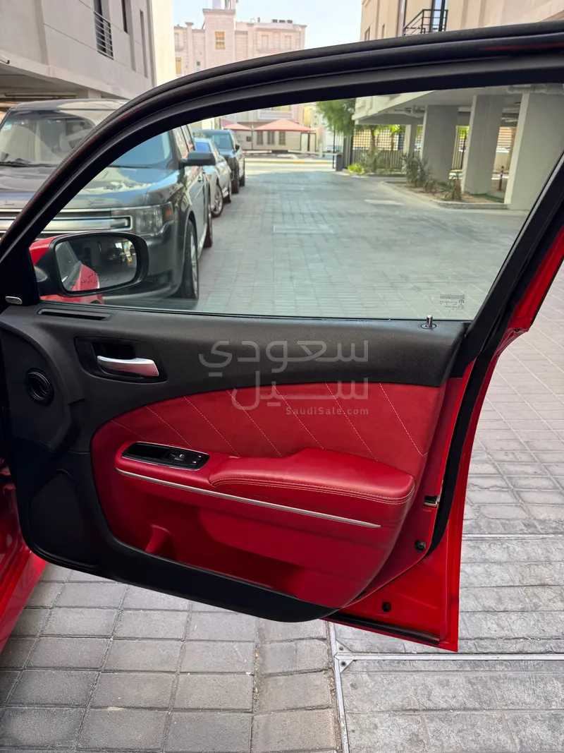 2014 دودج تشارجر اس ار تي