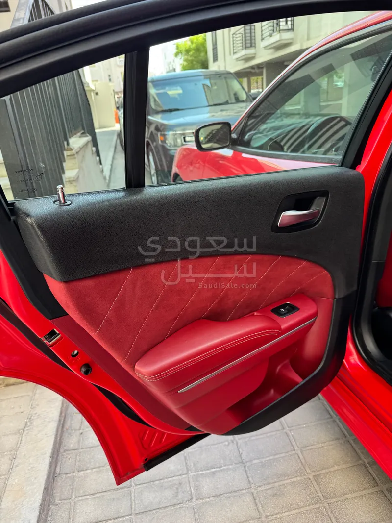 2014 دودج تشارجر اس ار تي