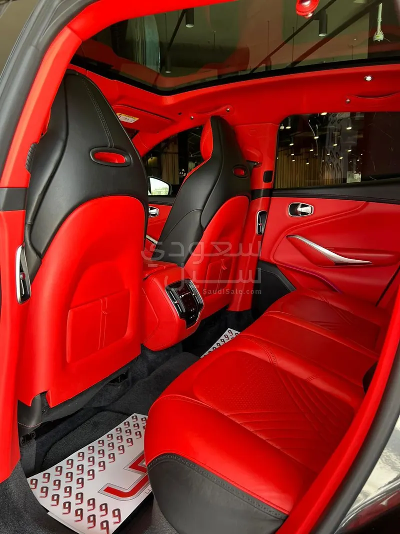 2021 استون مارتن دي بي اكس