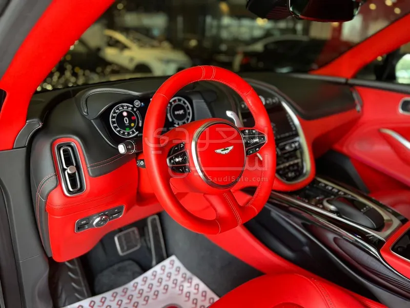 2021 استون مارتن دي بي اكس